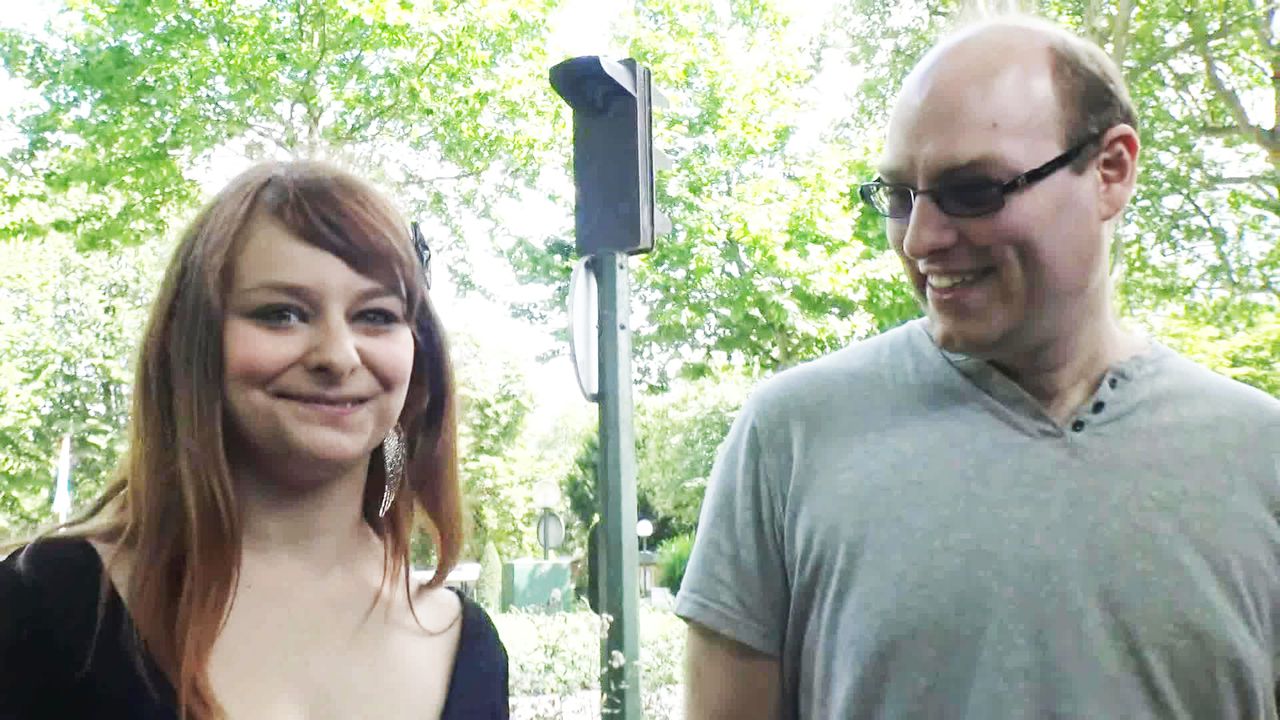 Video Porno HD - La petite voisine Julie est une jeune